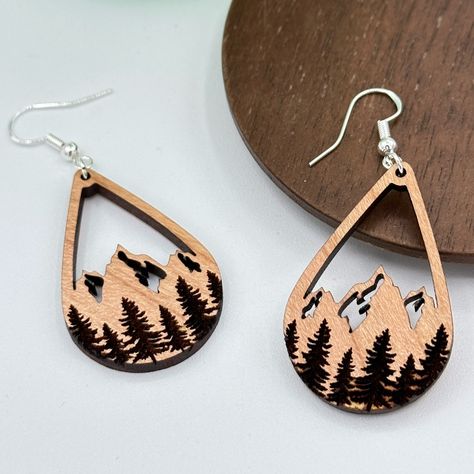 These Handmade Mountain Cut-Out Teardrop Earrings Are Made Here In Our Shop At Gemini Creative. Laser Cut And Engraved From Cherry Wood And Attached To 925 Sterling Silver Findings. Please Sea Photos For Picture On Tape, Wooden Part Measures Approximately 1 1/2”. Proudly Made In The Wasatch Mountains Of Utah. Bundle Any 5 Pairs Of Gemini Creative Earrings And Receive 25% Off. Just Bundle And Offer, I Will Accept. Message Me If You Would Like Multiples Of The Same Earring And I’ll Make You A Cust Lazer Engraver Ideas Wood, Laser Engraving Earrings, Laser Leather Ideas, Earrings Wood, Laser Earrings, Xtool Projects, Laser Cut Keychains, Wooden Earrings Handmade, Laser Engraved Wood Earrings