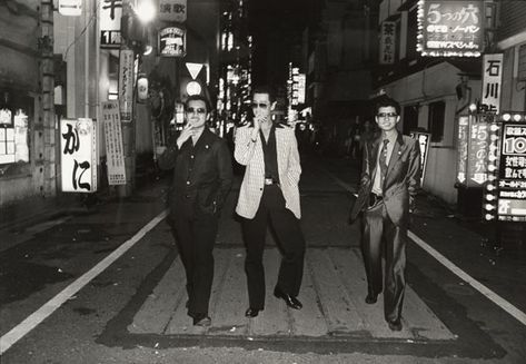 Katsumi Watanabe, 1970 - great article on postwar Japanese photography Tokyo Photos, Shinjuku Tokyo, Kabukicho, Japanese Photography, Red Light District, Vintage Everyday, Night Photos, Tokyo Japan, Light Red