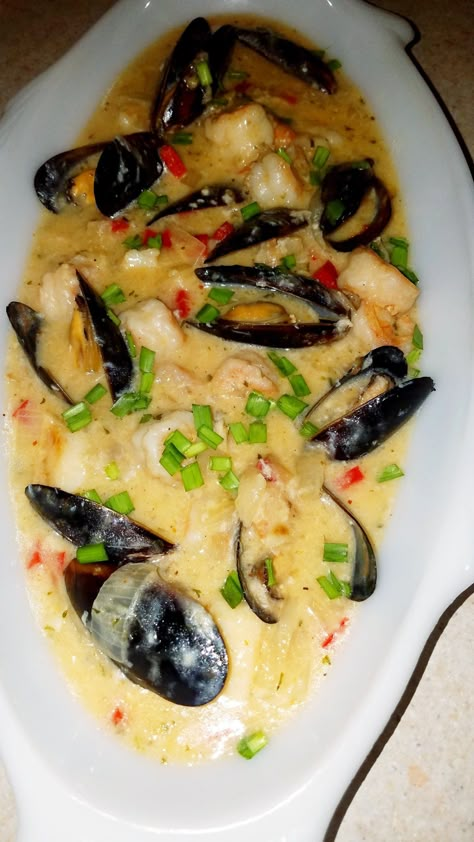 Garlic Cream Sauce Recipe, Seafood Medley Recipes, Seafood Stew Recipes, Seafood Medley, Sea Foods, Cream Sauce Recipe, Keto Seafood, Seafood Mix, Mussels Recipe