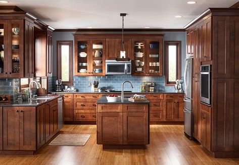 Classic Kitchen Ideas Wood, Kitchen Colors Wood Cabinets, Kitchen With Mahogany Cabinets, Brown Kitchen Ideas, Craftsman Fireplace, Artisan Kitchen, Blue Tile Wall, Kitchen Planning, Brown Kitchen Cabinets