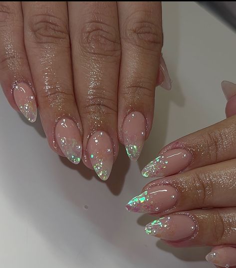 Almond Nail Sparkle, Iridescent Almond Nails, Glitter Ombre Nails Almond, Ombré Sparkle Nails, Iridescent Nail Designs, Almond Glitter Nails, Pink Iridescent Nails, Elegant Prom Nails, Nail Inspo Glitter