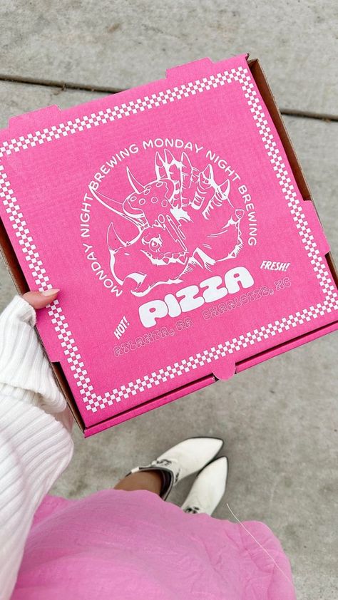 Pink Pizza Aesthetic, Pizza Boxes Aesthetic, Pizza Box Design Ideas, Pizza Box Aesthetic, Picture Ig Story, Pizza Box Design Creative, Mr Pizza, Pink Pizza, Pizza Photography