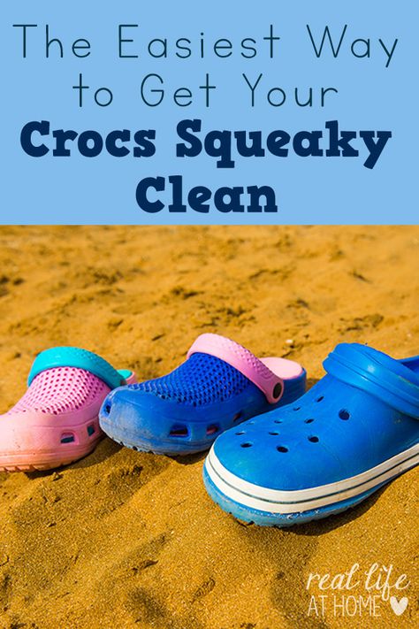 Cleaning Sneakers, Black Crocs, Crocs Sandals, Crocs Clogs, Diy And Home Improvement, Magic Eraser, Clean Shoes, Diy Cleaning Products, Crocs Shoes