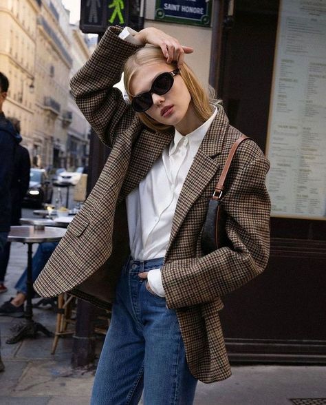 Femme Fatale op Instagram: "Simple never gets old 🖤" Plaid Blazer Outfit, Checkered Blazer, Herringbone Blazer, Blazer Outfit, Brown Blazer, Outfit Jeans, Houndstooth Blazer, Checked Blazer, Looks Street Style