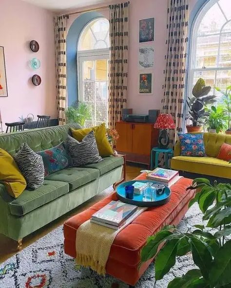 61 Cool Green Sofa Ideas For Every Home - DigsDigs Eclectic And Boho Decor, Homey Houses Interior, Modern Latino Decor, Vintage House Decoration, Small Den Design Ideas, Green Wall Apartment, Mid Century Modern With Color, Home Interior Design Colorful, Bold Eclectic Decor