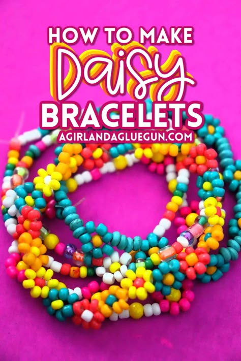 Daisy Bracelets, Chakra Bracelet Jewelry, Daisy Rings, Stretch Beaded Bracelets Diy, Seed Bead Bracelets Tutorials, Beaded Daisy, Ankle Bracelets Diy, Making Bracelets With Beads, Diy Bracelets Tutorials