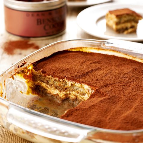 Nigella's tiramisu is an elegantly buff-tinted, creamy-toned variant of the punchy original. Baileys Tiramisu, Tiramisu Recept, Nigella Lawson Recipes, Tiramisu Recipe, Baileys Irish Cream, Nigella Lawson, Irish Recipes, Irish Cream, Trifle