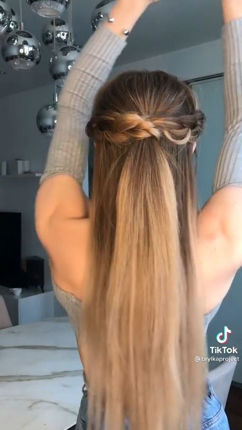 Easy Hair Tutorials Straight Prom Hair, Easy Hair Tutorials, Prom Hair Tutorial, Formal Hairstyles For Long Hair, Simple Prom Hair, Guest Hair, Ball Hairstyles, Hair Simple, Easy Hair Updos