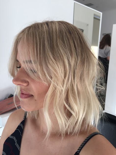 Creamy blonde w/ root shadow Short Blonde With Shadow Roots, Light Blonde Shadow Root, Short Creamy Blonde Hair, Short Blonde Hair Shadow Root, Blonde Bob Shadow Root, Short Blonde Hair With Shadow Roots, Blonde Hair Root Shadow, Blond With Shadow Root, Shadow Root Blonde Short Bob