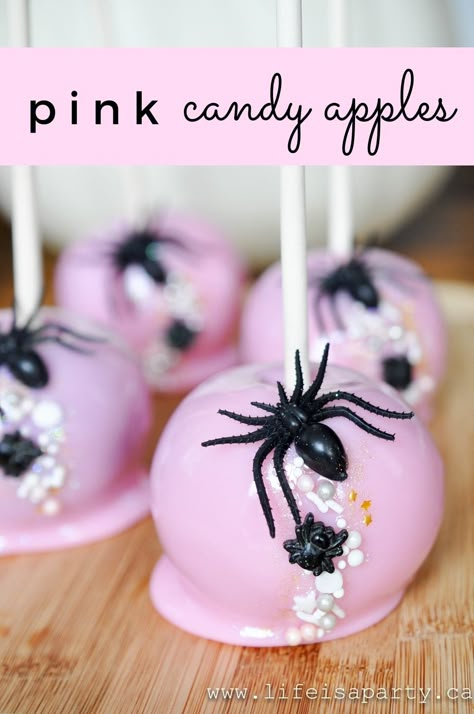 Pink Candy Apples: homemade candy apples just like you used to get at the fair or carnival, but made even better in pretty pink. Pink Candy Apples, Pink Halloween Party, Halloween Cheesecake, Halloween Snack Mix, How To Make Pink, Spooky Birthday, Caramel Apples Homemade, Postres Halloween, Pumpkin Tarts