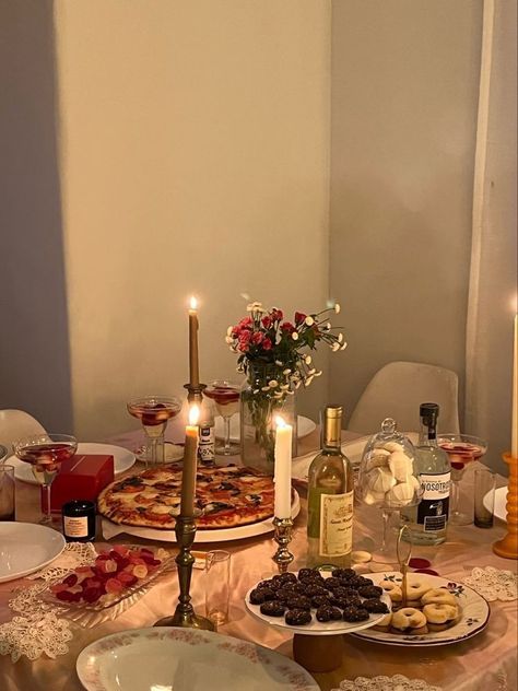 Relaxed Dinner Party, Valentines Dinner Party Aesthetic, Eclectic Dinner Party, Dark Academia Dinner Party, Indie Christmas Aesthetic, January Dinner Party, Galentines Party Decor Aesthetic, Fancy Dinner Party Aesthetic, Fairy Dinner Party