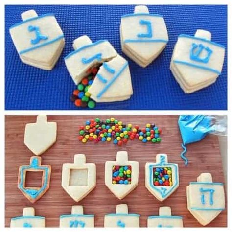 Hanukkah Desserts, Surprise Cookies, Hannukah Recipes, Dessert Holiday, Surprise Cookie, Hanukkah Dreidel, Jewish Holiday Recipes, Princess Pinky Girl, Jewish Crafts