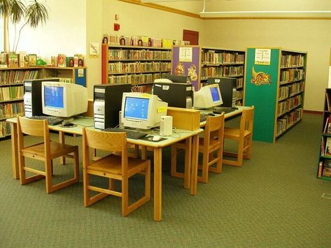 Early 2000s Computer, 2006 Nostalgia, 90s Library, Liminal Library, 2000s Computer, 2010 Nostalgia, Nostalgia 2000s, Dream Core, Old Commercials