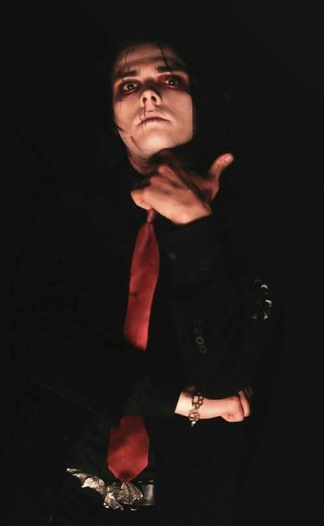 Gerard Way Bat Belt, Gerard Way Wife, Gerard Way Wallpaper, Revenge Gerard, Mcr Wallpaper, Bat Belt, Way Wallpaper, My Chemical Romance Wallpaper, Bob Bryar