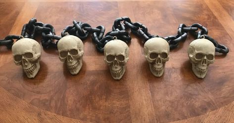 Halloween large plastic skull head & chains garland party decor 6 ft prop decor #Unbranded The Walking Dead Halloween, Head Chains, Garland Party Decor, Halloween Skulls, Haunted House Party, Halloween Horror Movies, Head Chain, Skull Decor, Plants For Sale