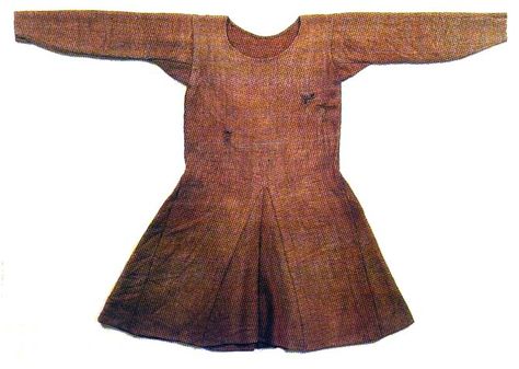 Bocksten tunic man's loose tunic dated to 2nd half of 14th century, Vaberg Museum. Some information about pattern. 14th Century Fashion, 14th Century Clothing, Mens Garb, 1700 Fashion, Medieval Garb, Sca Garb, Medieval Clothes, Viking Clothing, Loose Tunic