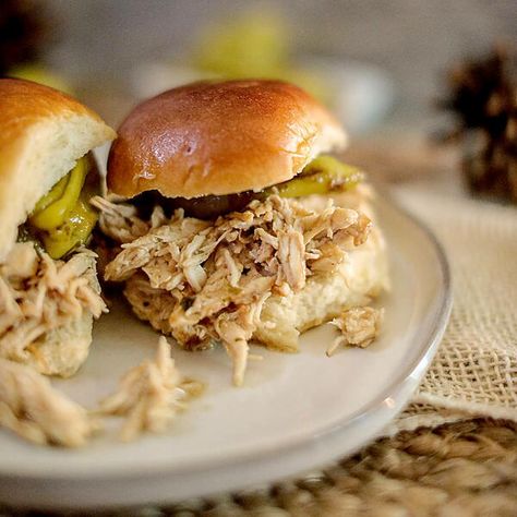 Mississippi Chicken Sliders, Crock Pot Mississippi Chicken, Best Superbowl Food, Southern Dinner Recipes, Sliders Recipes Chicken, Mississippi Chicken, Southern Dinner, Au Jus Gravy, Pickled Okra