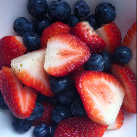 strawberry blueberry fruit Strawberries And Blueberries Aesthetic, Rae Core, Bunny Diet, Blueberries And Strawberries, Blueberry Girl, Strawberries And Blueberries, Blueberry Fruit, Strawberry Blueberry, All Fruits