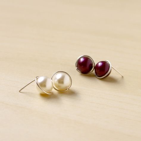 Diy Jewelry Earrings, Wire Jewellery, Black Gold Jewelry, Pearls Diy, Simple Pearl, Earrings Diy, Diy Rings, Wire Crafts, Wire Earrings