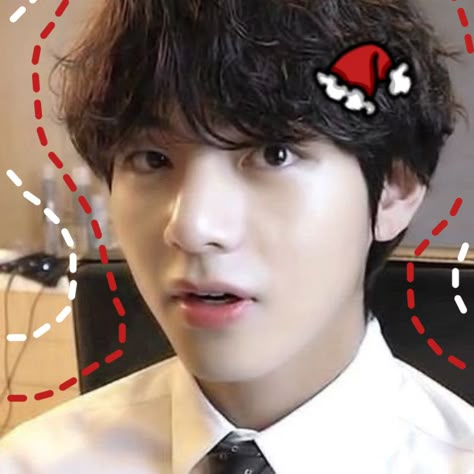 Taehyung Pfp Funny, Bts Christmas Matching Pfp, Kpop Christmas Pfp Funny, Taehyung Christmas Icon, Bts Christmas Pfp, Christmas Taehyung, Taehyung Cute Edit, Tae Pfp, Taehyung Christmas