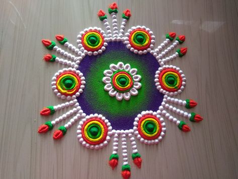 Siddhis rangoli art Attractive Rangoli Designs, Jokes Marathi, Rangoli For Beginners, Marathi Jokes, Easy Rangoli Design, New Year Rangoli, Diwali Pictures, Rangoli Easy, Rangoli Muggulu