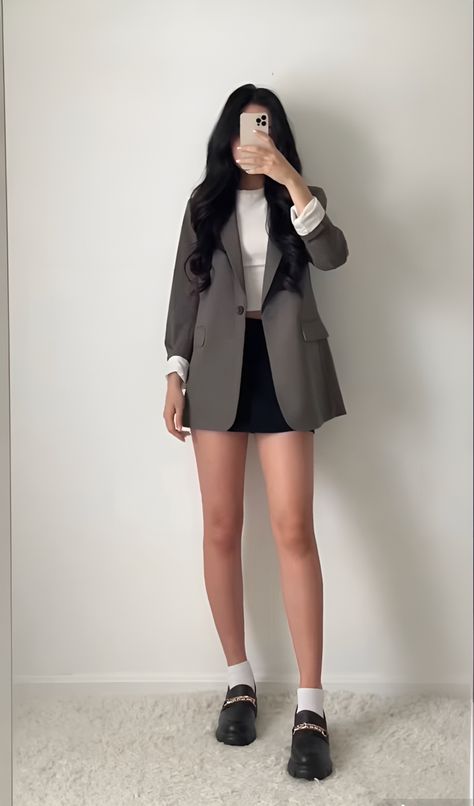 Aufits Aesthetic, Japan Outfits, Sixth Form Outfits, Winter Date Night, Winter Date Night Outfits, Date Night Outfits, Loafers Outfit, Elegante Casual, Classy Work Outfits