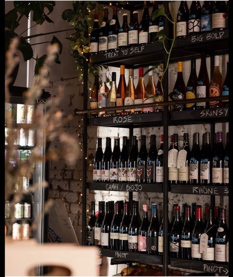 Wine And Cheese Bar Design, Small Wine Shop, Wine Bar Decor, Wine Service, Wine Cafe, Wine Shop Interior, Wine Bar Design, Bistro Interior, Wine Boutique