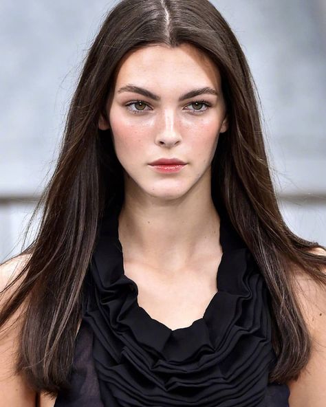 Vittoria Cerreti, Vittoria Ceretti, Catwalk Models, Model Face, Model Look, Brunette Girl, Wedding Beauty, 가을 패션, Pretty Makeup