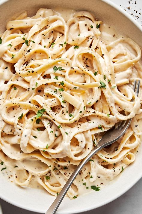 Simple Alfredo Sauce Recipe, Authentic Alfredo Sauce, Fettucini Alfredo Recipe, Best Alfredo Sauce Recipe, Homemade Alfredo Sauce Recipe, Pasta Sauce Recipes Easy, Easy Alfredo Sauce, Fettucini Alfredo, Fettuccini Alfredo