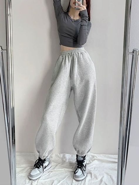 Outfit Jogging, Harajuku Winter, Sweatpants Baggy, Gray Joggers, Style Wide Leg Pants, Women Korean Fashion, Sports Pants Women, Night Dress For Women, Grey Joggers