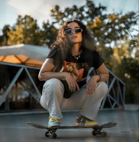 Skate Boarding Reference, Skateboard Shoot Ideas, Pictures With Skateboards, Photos With Skateboard, Skating Poses Skateboard, Skater Portrait Photography, Skateboard Senior Photos, Skateboarding Senior Pictures, Skateboard Portrait Photography