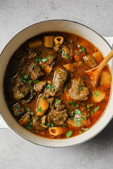 Aloo Gosht (Mutton/Lamb and Potato Curry) - Tea for Turmeric Home Made Indian Food, Onion Powder Recipe, Aloo Gosht, Aloo Curry, Pakistan Food, Curry In A Hurry, Gosht Recipe, Curry Leaf, Cannoli Recipe