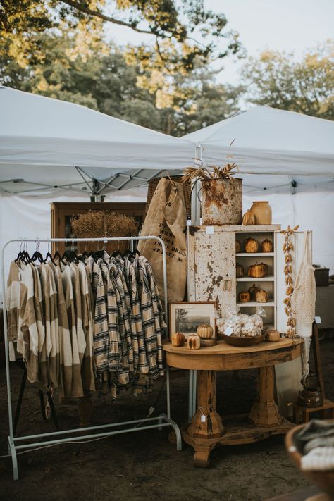 Western Craft Show Booth, Antique Booth Clothing Display, Halloween Antique Booth Ideas, Western Vendor Booth, Western Vendor Booth Ideas, Rustic Vendor Booth Display Ideas, Western Booth Display Ideas, Flea Market Booth Display Ideas, Flea Market Booth Display