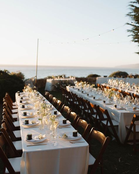 “Where can we dine?” 👉 You have two options: 1️⃣ PATIO: can hold up to 60 people 2️⃣ LAWN: can hold up to 100 people Both are beautiful options with spectacular views. Which will you do? Vote in the comments 👇 First Wedding: Photo: @shnooz Second Wedding: Planner @giuliaevents Photo @illyfranks #westcoastweddings #westcoastwedding #outdoorwedding #outdoorweddings #weddinginspiration #bigsurwedding Oceanfront Wedding Decor, Wind Sea, Romantic Settings, Oceanfront Wedding, West Coast Wedding, Big Sur Wedding, Second Wedding, Second Weddings, Wedding Vision