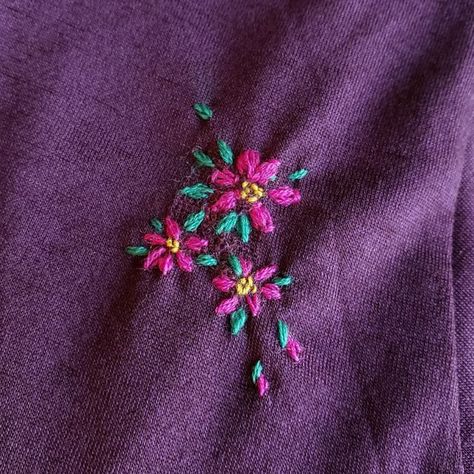 Visible Mending Flower, Visible Mending, Modern Embroidery, The Duff, Modern Man, Embroidered Flowers, Cross Stitch Embroidery, Embroidery Stitches, Flower Decorations