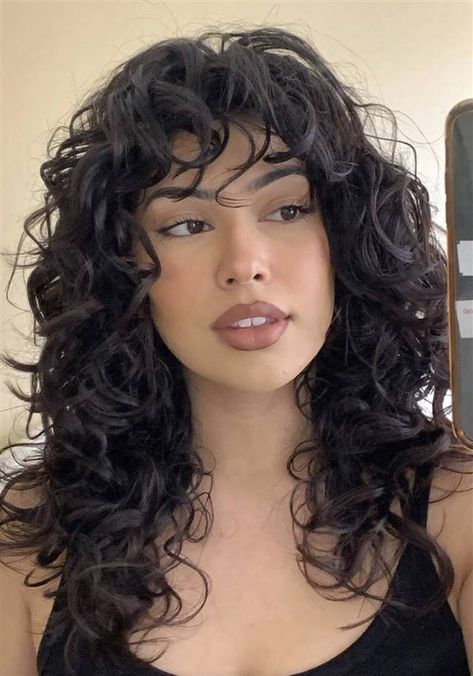 Long Curly Haircuts, Natural Curly Hair Cuts, Layered Haircuts With Bangs, Layered Hair With Bangs, Layered Curly Hair, Curly Hair Photos, Haircuts For Wavy Hair, Hair With Bangs, Haircuts For Curly Hair