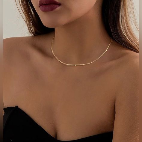 Gold minimalist jewelry