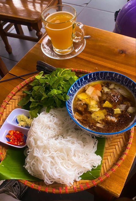 Must Try Food Dish in Vietnam! 🇻🇳 Bún chả is grilled pork and dry noodle dish thought to have originated in Hà Nội. You will find it all over the capital. 📌 #streetfood #streetfoodbangkok #streetfoodthailand #explorepage #livecooking #foodstagram #food #noodles #thaifood #thai #vietnam #vietnamesefood #springrolls Bun Cha Ha Noi Recipe, Vietnamese Food Aestathic, Ha Noi Vietnam, Hanoi Street Food, Hanoi Food, Vietnam Aesthetic, Vietnam Restaurant, Street Food Thailand, Vietnam Street Food