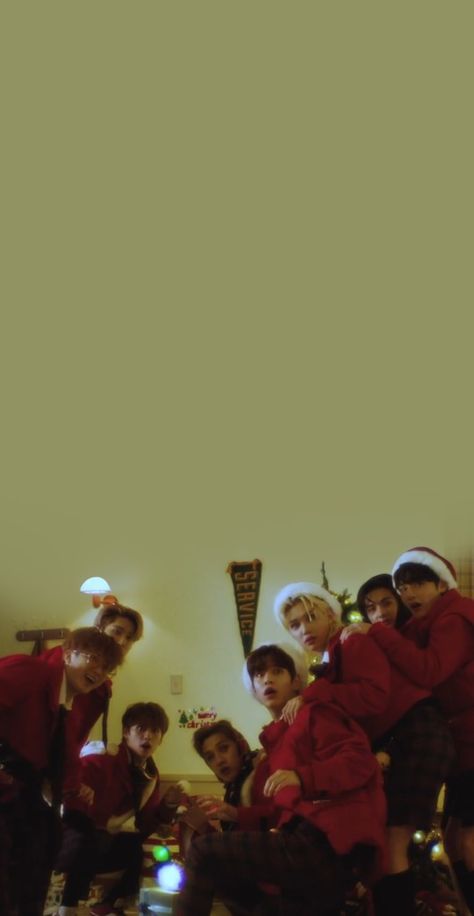 Kpop Christmas Wallpaper Aesthetic, Han Christmas Wallpaper, Skz Christmas Wallpaper Ot8, Skz Wallpaper Christmas, Christmas Evel Skz Wallpaper, Wallpaper Aesthetic Navidad, Stray Kids Halloween Wallpaper, K Pop Christmas Wallpaper, Stray Kids Merry Christmas