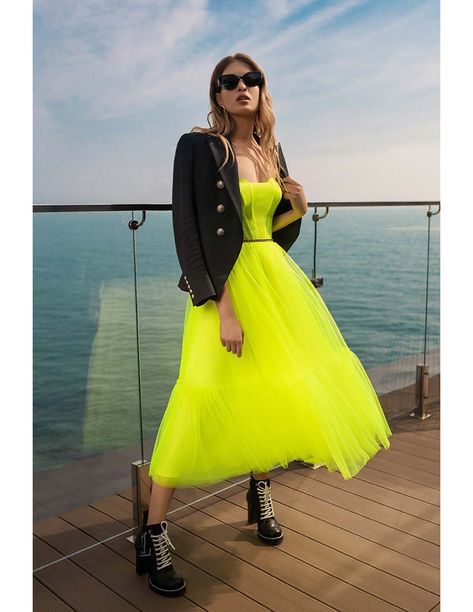 Stunning neon party dress with corset bodice and tulle skirt by Oksana Mukha available at INVITADISIMA. Aesthetic Dresses Formal, Neon Party Dress, Oksana Mukha, Midi Dress Pattern, Neon Love, Tulle Skirt Dress, Outfit Inspiration Women, Midi Party Dress, Tulle Midi Dress