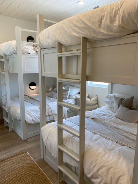 Bunk Room Aesthetic, Bedroom For 8 People, Double Deck Bed Aesthetic, Aesthetic Bunkbeds Ideas, Big Bunk Beds, Four Person Bedroom, Three Person Bedroom Ideas, Aesthetic Bedroom With Bunk Bed, 4 Person Bedroom