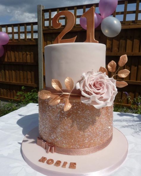 Rose Gold and Pink 21st Birthday Cake Rose Gold Theme Cake Birthday, Rose Gold Sweet 16 Cake Ideas, Rose Gold Cake Ideas Birthday Two Layer, Rose Gold Themed Cake, Pink And Gold 21st Birthday Cake, 21st Birthday Cake Elegant, Birthday Cakes Pink And Gold, 21st Birthday Cake Rose Gold, Rose Gold Birthday Cake Ideas