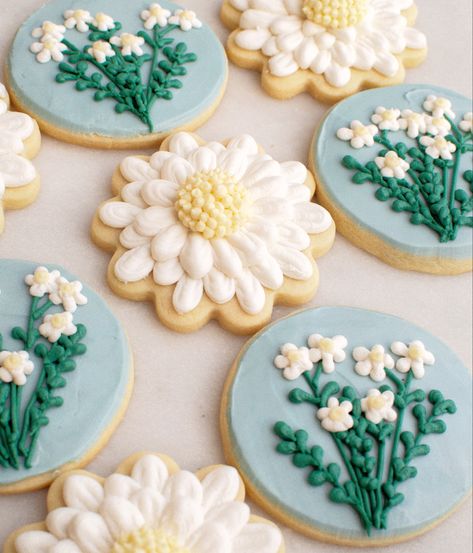 Buttercream Daisies, Pie Decoration, Flower Sugar Cookies, Sugar Cookie Royal Icing, Spring Cookies, Summer Cookies, Sugar Cookie Designs, Fancy Cookies, Cookie Frosting