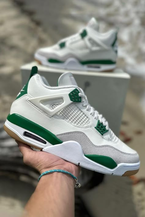 Jordan 4 Pine Green, Best Sandals For Men, Green Jordans, Jordan 4’s, Jordan Sneaker, Jordan 4s, Jordan Shoes Retro, Air Jordan 4, Air Jordan 4 Retro