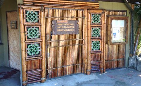 Tiki Backyard, Garage Bar Ideas, Bamboo Panels, Tiki Bar Decor, Tiki Decor, Bamboo Bar, Tiki Lounge, Small Bars, Vintage Tiki