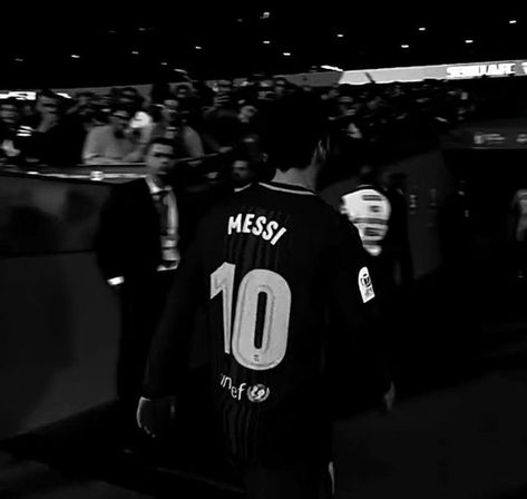 Messi Videos, Vagabond Manga, Beyonce Outfits, Girl Shadow, Messi Photos, Leonel Messi, Messi 10, Soccer Boys, Leo Messi