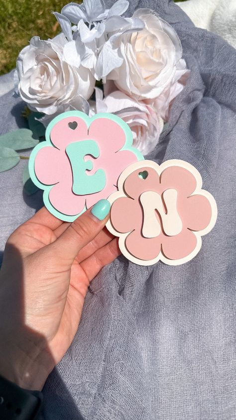 Groovy Name Tags, Acrylic Personalized Gifts, Groovy Keychain, Bag Tag Design, Diy Bag Tags, Name Tag Cute, Bogg Bag Charms, Bogg Bag Accessories, Kids Bag Tags