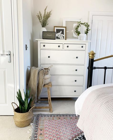 Tall Chest Of Drawers Decor, Dresser Decor Bedroom Modern, Chest Drawer Decor, Tall Dresser Decor Bedroom, Tall Chest Of Drawers Bedroom, Ikea Remodel, Tall Dresser Decor, Modern Bedroom Dresser, Dresser Top Decor