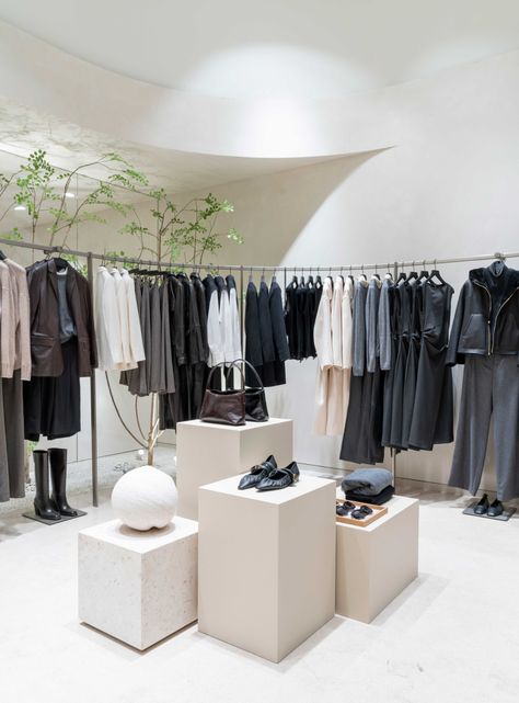 Paper | Massimo Dutti Brussels Opening Marni Store Interior, Bottega Veneta Store Interior, Massimo Dutti Window Display, Massimo Dutti 2022, Massimo Dutti Women 2022, Business Branding Inspiration, Visual Merchandising Displays, Store Interiors, Merchandising Displays