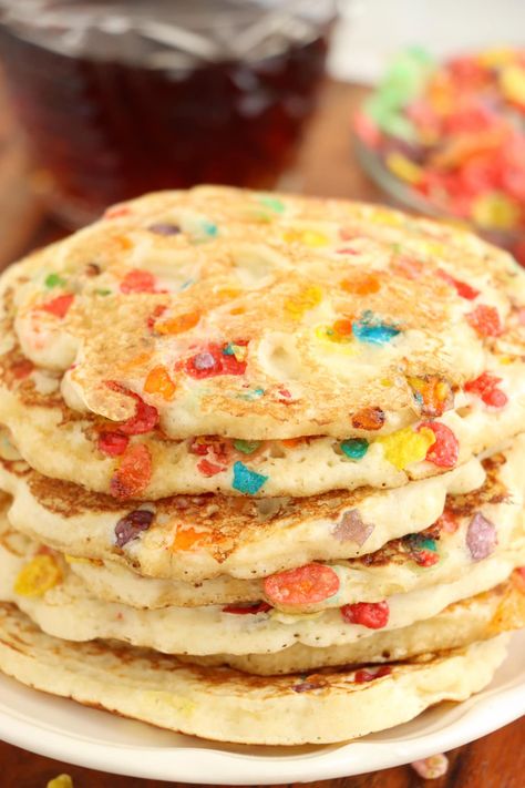 Fruity Pebbles Pancakes - Kitchen Divas Fruity Pebble Pancakes, Confetti Pancakes, Basic Pancakes, Fruity Pebbles Cereal, Pebbles Cereal, Pancake Toppings, Pancake Recipe Easy, Tasty Pancakes, Pumpkin Pancakes